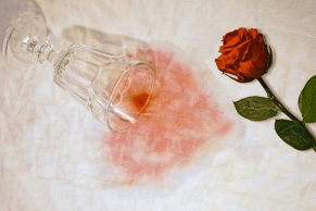 Weinglas mit Rose